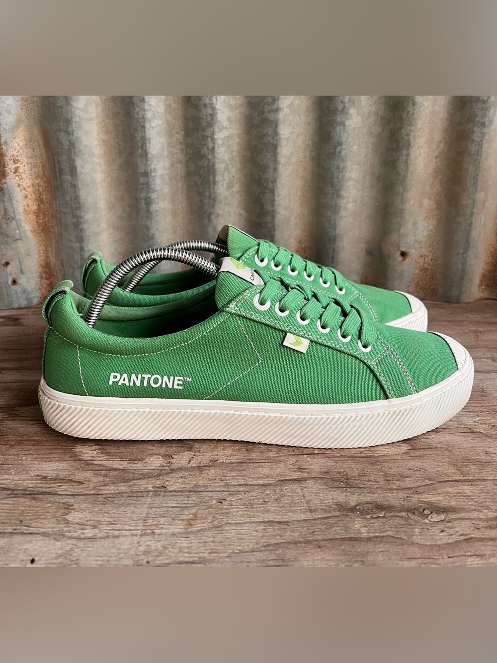 Cariuma x Pantone Collaboration Low Sneakers - Unisex (Men's 11, Women's 12.5)